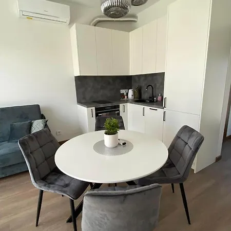 Namelis Prie Juros Su Privaciu Kiemeliu