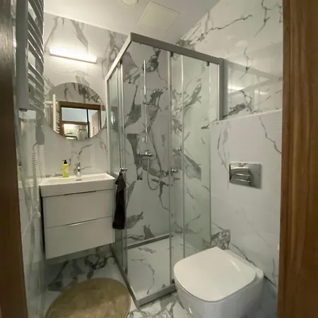 Namelis Prie Juros Su Privaciu Kiemeliu Паланга