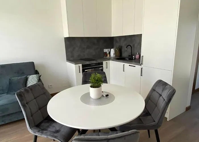 Namelis Prie Juros Su Privaciu Kiemeliu