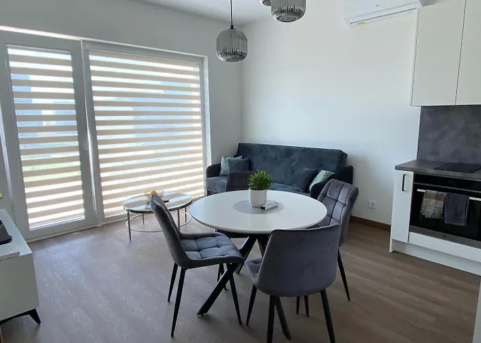 Namelis Prie Juros Su Privaciu Kiemeliu